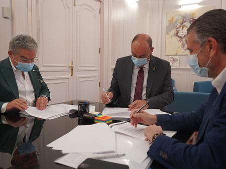 Diputación, FES y Cámara sellan su compromiso para continuar fomentando el consumo de servicios y productos ofrecidos por empresas de la...