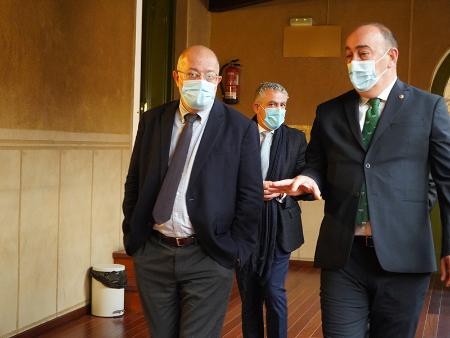 Miguel Ángel de Vicente recibe en el Palacio Provincial al vicepresidente de la Junta, Francisco Igea para despachar sobre la ordenación...
