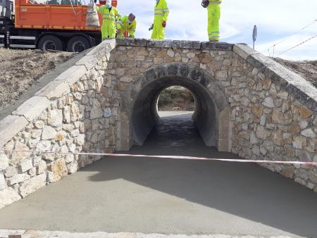 Los equipos de Acción Territorial de la Diputación habilitan el paso por el puente de la SGV-3310, de Yanguas de Eresma a Tabanera, tras su...