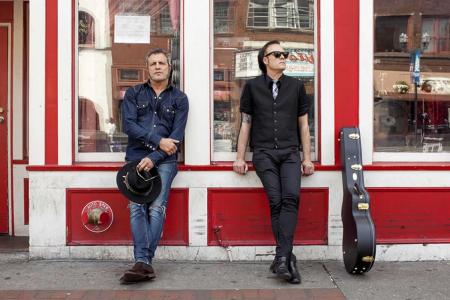 M-Clan se presenta en el Teatro Juan Bravo en dúo y en acústico para ofrecer un concierto especial con todas las entradas vendidas