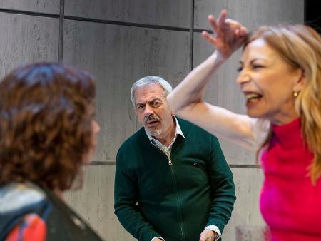 Carlos Sobera, Neus Asensi, Elisa Matilla y Ángel Pardo son 'Asesinos todos' en la comedia que llenará mañana el Teatro Juan Bravo