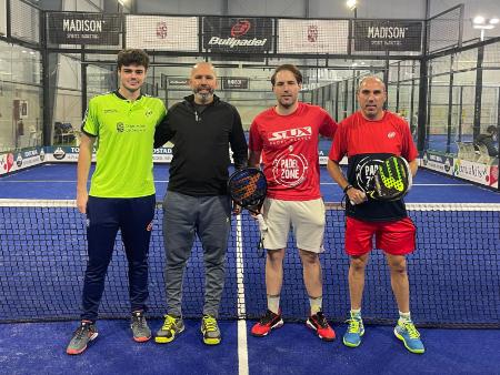 El International Padel Experience Segovia Open corona a las duplas formadas por Quique Cataldo y Miguel Ángel Cagigas y por Sofía de Lucas y...