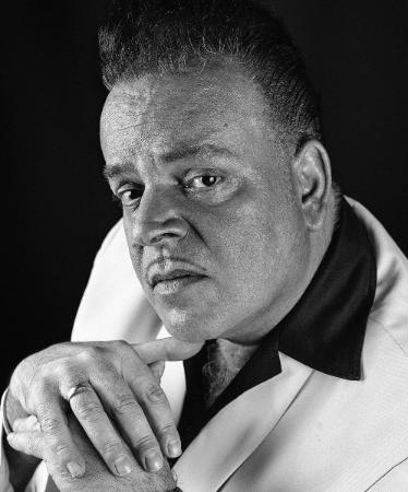 Teatro Juan Bravo: Mike Sánchez and his doopin five