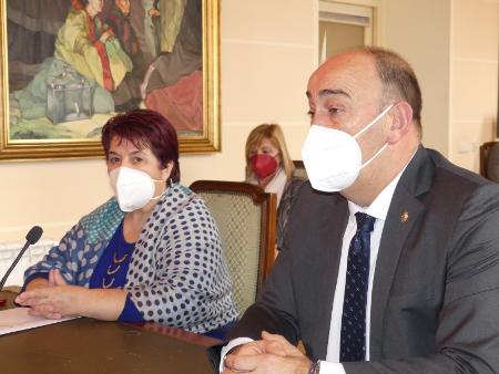 La Diputación y el Ayuntamiento de Segovia suscriben el convenio de colaboración para la prestación del servicio de extinción de incendios en...