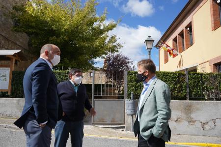 Navas de San Antonio inaugura, en presencia del presidente de la Diputación, su nuevo edificio destinado al servicio de guardería