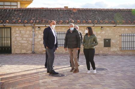 Navas de San Antonio inaugura, en presencia del presidente de la Diputación, su nuevo edificio destinado al servicio de guardería