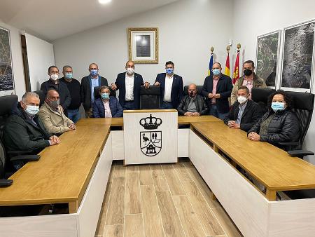 Martín Muñoz de la Dehesa inaugura su Casa Consistorial con la presencia del presidente de la Diputación