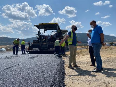 La Diputación invierte este verano más de dos millones de euros en el asfaltado de diez tramos de carreteras provinciales