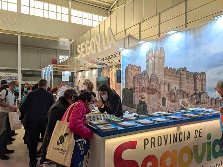 Las rutas de senderismo y las actividades en la naturaleza han sido los recursos más demandados en el ‘stand' de la Diputación de Segovia...