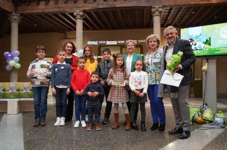 Imagen Los Bibliobuses peregrinos de la Diputación reparten los premios a los...