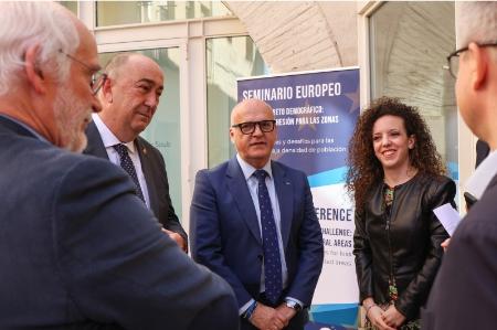 Más de medio centenar de personas asisten al seminario político de Partenalia organizado por la Diputación de Segovia para analizar los...