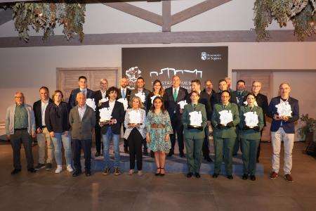 Los Premios Diputación reconocen el esfuerzo de personas, agrupaciones, clubes y empresas por contribuir a fortalecer la pervivencia de los...