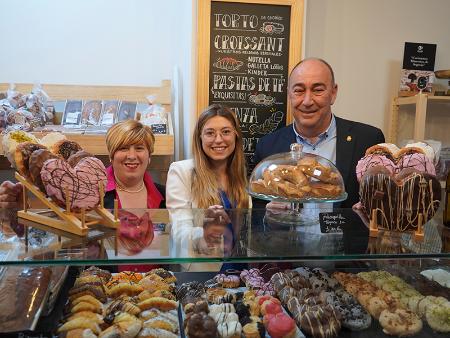La panadería Los Mellizos, socio de Alimentos de Segovia, abre una tienda en la calle San Francisco con una exitosa inauguración que no quiso...