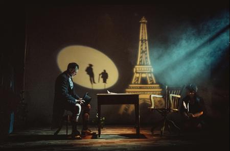 La compañía Los Absurdos pone en escena sobre las tablas del Teatro Juan Bravo la historia de ‘Von Lustig, el hombre que vendió la Torre Eiffel’