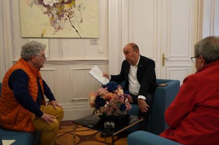 El presidente de la Diputación ofrece su colaboración a la Asociación de Antiguos Alumnos de la Residencia Provincial en la celebración de su...