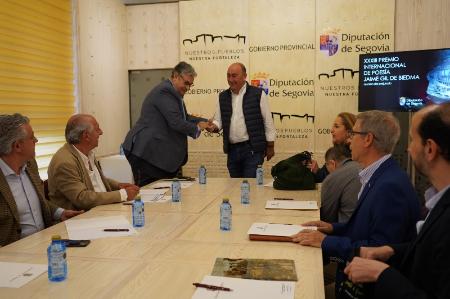 El prejurado del Premio Internacional de Poesía Jaime Gil de Biedma de la Diputación selecciona trece poemarios candidatos a hacerse con el...