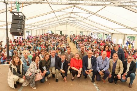Cuatro años después, el CSS La Fuencisla vuelve a reunir a un millar y medio de participantes de las Aulas de Manualidades y Aulas Sociales de...