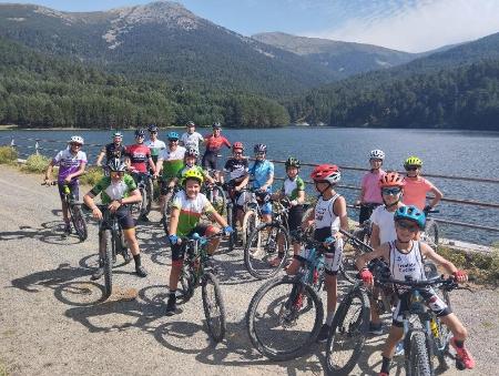 Imagen Los triatletas y tenistas escolares destacados de la provincia completan su primera concentración de entrenamientos del programa ‘Especialízate' de la Diputación