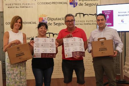 La Diputación premia con sendos lotes de Alimentos de Segovia a Ricardo Rincón y María del Carmen Hinojal, por haber completado el Pasaporte...