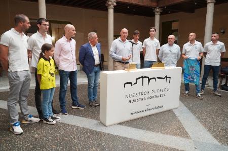 El CD San Cristóbal y el CD Seghos celebran en la Diputación sus respectivos ascensos de categoría