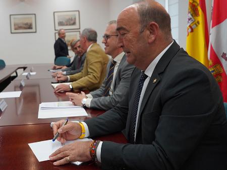 El presidente de la Diputación, Miguel Ángel de Vicente, participa en la constitución de la mesa de trabajo para el desarrollo del Plan...