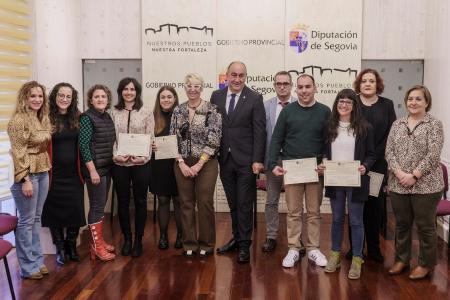 Seis personas toman posesión como trabajadores sociales de la Diputación para desempeñar su función en los CEAAS de la provincia