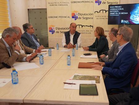 El palmarés del Premio Internacional de Poesía Jaime Gil de Biedma de la Diputación busca relevo para el poemario de Luis Alberto de Cuenca,...