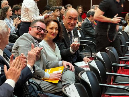 Miguel Ángel de Vicente recoge el premio que la Agencia Española de Protección de Datos ha concedido a la Diputación de Segovia como una...