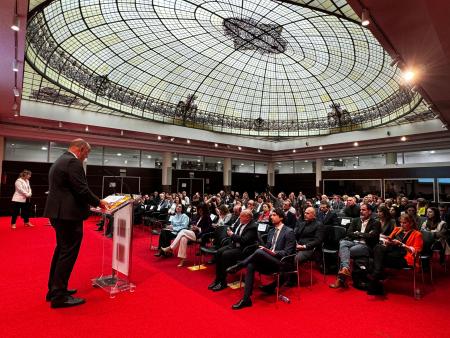 Miguel Ángel de Vicente recoge el premio que la Agencia Española de Protección de Datos ha concedido a la Diputación de Segovia como una...