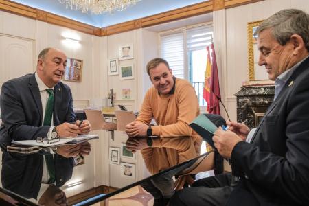 Los alcaldes de Cantimpalos, Coca, Navalilla, Sepúlveda, Urueñas y Adrados trasladan al presidente de la Diputación la actualidad de sus...