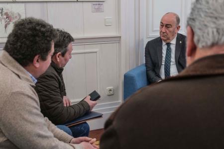 Miguel Ángel de Vicente recibe a los alcaldes de Cabezuela, Veganzones, Hontanares de Eresma, La Matilla y Trescasas “para convertir las...