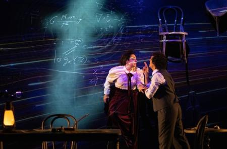 El Teatro Juan Bravo se anticipa al 8M con la obra ‘Señora Einstein’, que aborda la vida de Mileva Maric
