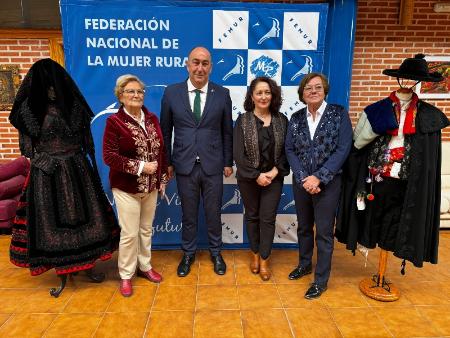 El presidente de la Diputación acompaña a FEMUR y a varias emprendedoras de la provincia en su jornada conmemorativa del Día de la Mujer