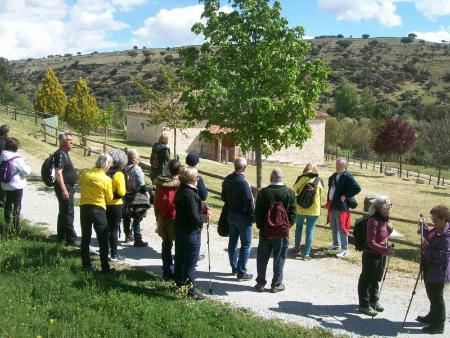 El segundo itinerario de ‘Viajero, yo te enseñaré Segovia’ repasó la historia tallada en las rocas desde la Risca de Valdeprados hasta los...