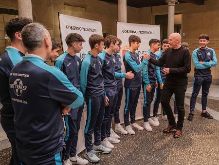 Deportistas y clubes de la provincia ya pueden solicitar las subvenciones puestas a su disposición por la Diputación, que ha aumentado la...