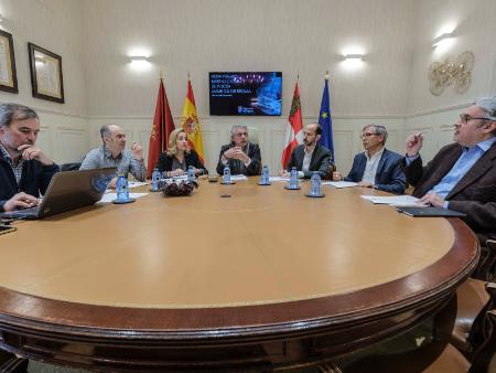 Catorce son los poemarios finalistas que optan al Premio Internacional de Poesía Jaime Gil de Biedma de la Diputación en su trigésima cuarta...