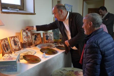 Más de medio centenar de grupos de Aulas de Manualidades inauguran junto a Miguel Ángel de Vicente sus exposiciones en Moral de Hornuez,...