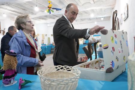 Más de medio centenar de grupos de Aulas de Manualidades inauguran junto a Miguel Ángel de Vicente sus exposiciones en Moral de Hornuez,...