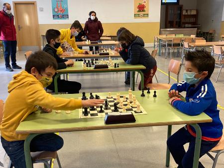Carbonero el Mayor y Palazuelos de Eresma acogen las finales escolares provincia de Bádminton y Ajedrez, organizadas por la Diputación