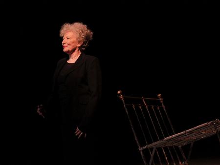 CRÓNICA de 'Molly Bloom' en el Teatro Juan Bravo | Molly Bloom y sus palabras feas para oídos sordos