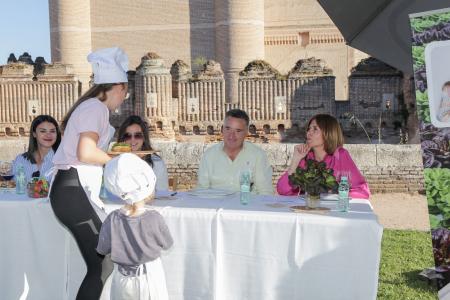Sesenta menores demuestran su talento culinario en el concurso Ribera Junior Chef, celebrado en Coca y patrocinado por la Diputación a través...