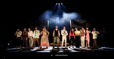 Una nueva producción de Sergio Peris-Mencheta se apodera del escenario del Teatro Juan Bravo con los amantes de Verona como protagonistas