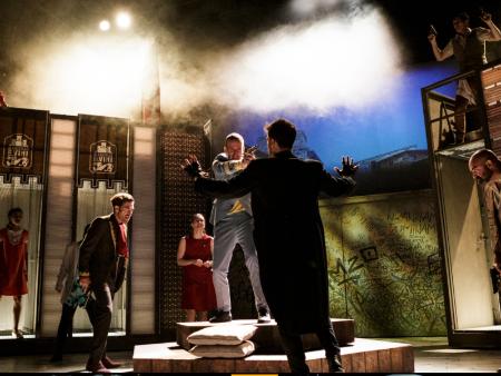 Una nueva producción de Sergio Peris-Mencheta se apodera del escenario del Teatro Juan Bravo con los amantes de Verona como protagonistas