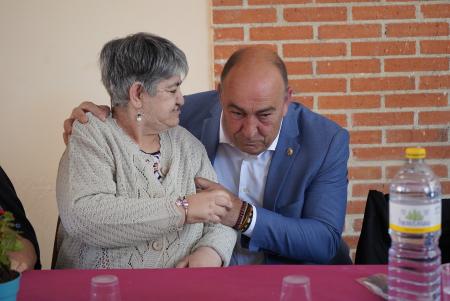 El presidente de la Diputación celebra el Día de la Familia en la Residencia de Mayores 'La Alameda'