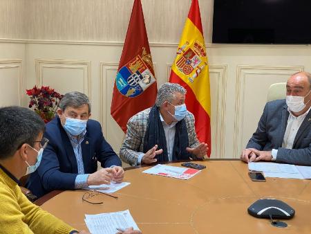 Los alcaldes de Hontalbilla, Hontanares de Eresma y Cantalejo trasladan al presidente de la Diputación las necesidades de sus municipios