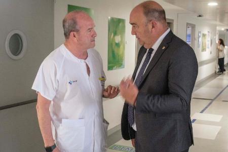 Imagen El Museo Esteban Vicente y el Hospital General inauguran la exposición 'El color es vida. El universo de color de Esteban Vicente' en el Complejo Asistencial