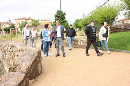 Alcaldes del sur de la provincia muestran a Miguel Ángel de Vicente el resultado de algunas mejoras en materia de conectividad o control del...