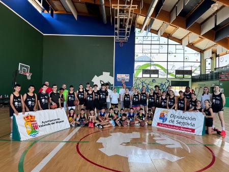 El baloncesto y el triatlón se hacen protagonistas estos días en el Programa Especialízate de la Diputación