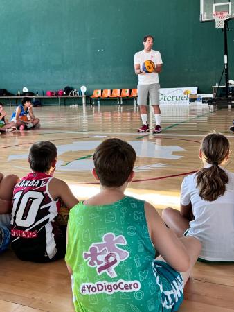 El baloncesto y el triatlón se hacen protagonistas estos días en el Programa Especialízate de la Diputación