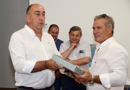 Miguel Ángel de Vicente continúa su ruta en Fresneda de Cuéllar, Remondo, Vallelado y Chañe, interesándose por la actividad nacional e...